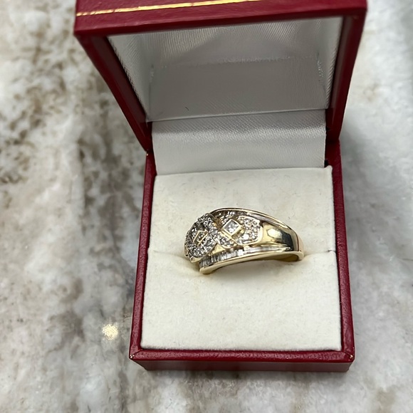 Beautiful 14K Yellow Gold 3/4 to 1 CTW Diamond Band Ring Size 8 - Picture 5 of 6